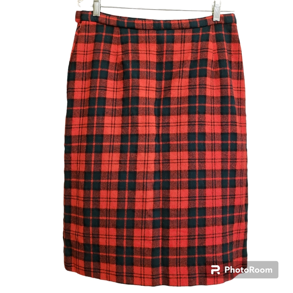 Pendleton vintage red, green, black plaid 100% virgin wool, made in USA …